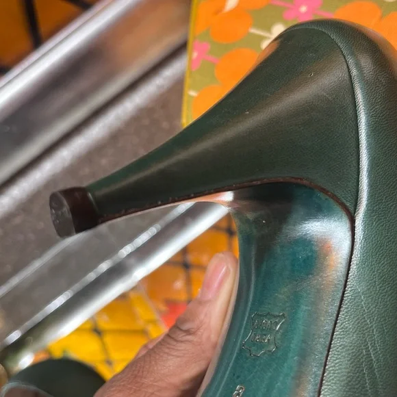 Vintage 1980’s Bruno Magli Size 8 Green Leather Heels with Croc Bow - Picture 12 of 17